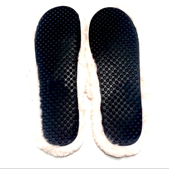 🔆3/$30 New Blush Pink Faux Fur Slippers - Picture 4 of 4